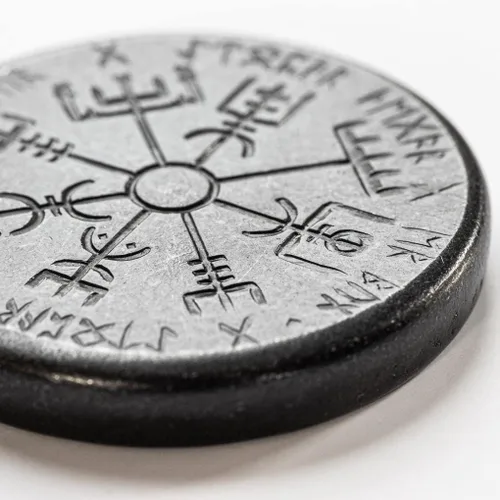 Vista 6 de Bastón doble nórdico en hierro, vegvisir y yelmo de asombro