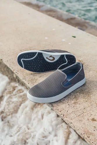 Vista 5 de OLUKAI Lae'ahi - Tenis sin cordones para hombre, sensación ligera de descalzo y malla transpirable, tacón resistente al agua y suelas de goma