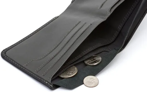Vista 4 de Bellroy Cartera Hide & Seek (diseño plegable de cuero delgado, bloqueo RFID, capacidad para 5 a 12 tarjetas con una sección oculta) (negro)