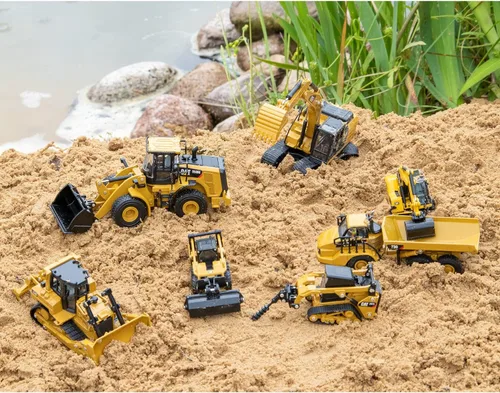 Vista 2 de Diecast Masters CAT Caterpillar M323F Excavadora de ruedas de ferrocarril con 3 accesorios High Line Series 1/87 (HO) Escala Diecast Modelo 85612