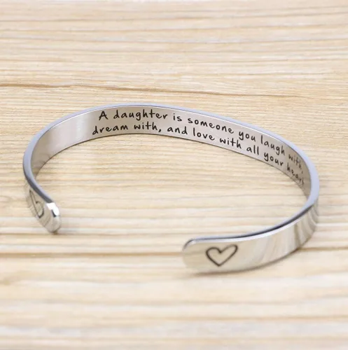Vista 2 de Pulseras anchas y abiertas con mensaje grabado para madre e hija, regalos de Navidad para ella