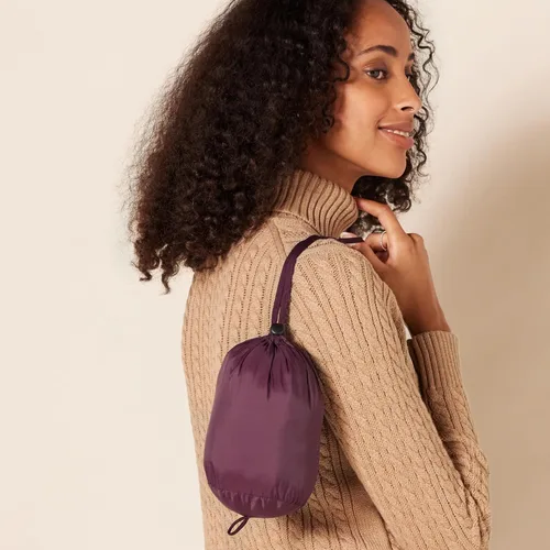 Vista 58 de Amazon Essentials - Abrigo acolchado, ligero y resistente al agua con capucha para mujer, disponible en talla extragrande