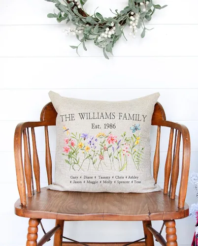 Vista 3 de Almohada personalizada con diseño de flores silvestres del jardín de la abuela con nombres de nietos, regalo de apellido familiar, perfecta