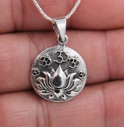 Vista 17 de DharmaObjects Juego de cadena con colgante de collar de plata de ley 92.5 con estampado