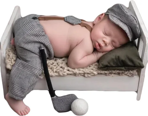 Vista 6 de Accesorios para fotografías de bebé recién nacido o de meses, con gorra a rayas y mameluco