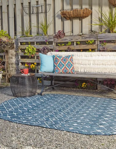 Vista 4 de Unique Loom Outdoor Trellis Collection - Alfombra de área con diseño de enrejado tribal (2 pies 2 pulgadas x 3 pies 1 pulgada, ovalada, azul/marfil)