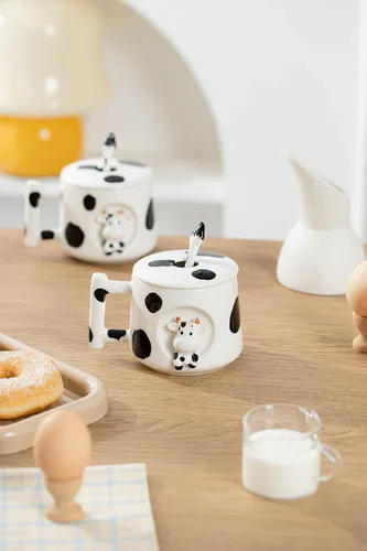 Vista 6 de DIHOclub Adorable Taza de Cerámica 3D de Vaca con Tapa y Cuchara - Perfecta para Café, Té, Leche y Más - Regalo Ideal para Amantes de los Animales