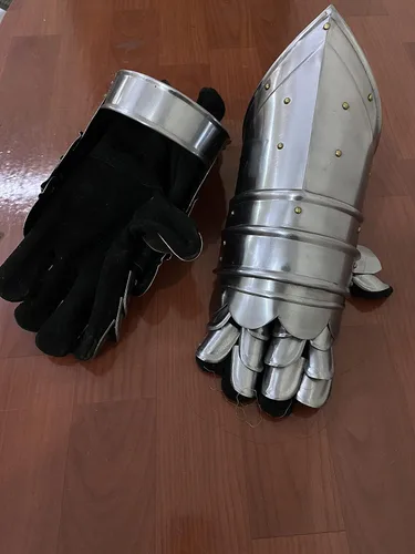 Vista 4 de AnNafi Armor Guanteletes Guantes de acero con detalles de latón Par de armadura Disfraz de caballero medieval Guantelete de metal de guerrero