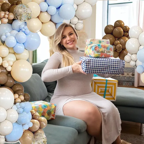 Vista 6 de Kit de arco de guirnalda de globos marrones, café y azules de 148 piezas, diseño boho de osito de peluche beige con texto en inglés «We Can Bearly