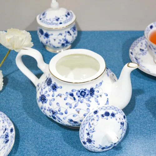 Vista 4 de Juego de té de porcelana de hueso, juego de té de porcelana de 21 piezas para adultos, tazas de té y platillos para 6, con tetera, cucharas, Azul