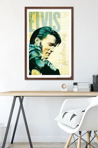 Vista 6 de Trends International Elvis Presley - Póster de pared original, 34 pulgadas de largo x 22.4 pulgadas, versión enmarcada en caoba Versión enmarcada