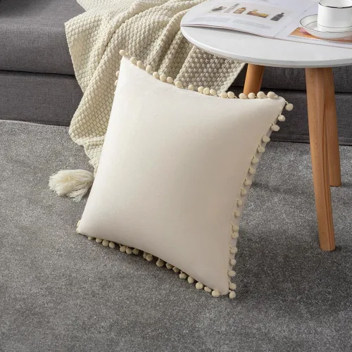 Vista 6 de DEZENE Fundas para Cojín de Sofá 16x16 Beige: Paquete de 2 Fundas de Almohada Decorativas Cuadradas de Terciopelo Suave con Pompones para Decoración