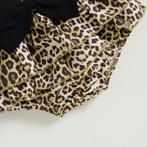 Vista 5 de Conjunto de ropa de verano para bebé recién nacida, sin mangas, con estampado de amor, volantes, pantalones cortos de leopardo, 3 piezas, diadema
