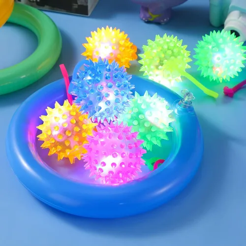 Vista 7 de Sotiff 9 piezas de bola iluminada con luces LED hinchables intermitentes, chirriantes, multicolor, juguete sensorial de goma, premios de carnaval