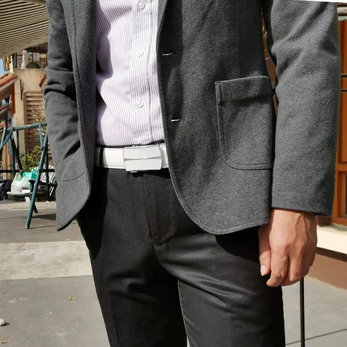 Vista 4 de Clubbelts Cinturón de cuero con trinquete para hombre con hebilla automática, negroblancomarrón, 1 38 de ancho, cinturón de vestir ajustable