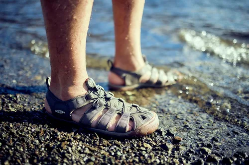 Vista 7 de KEEN Men's Clearwater CNX Lightweight Sandals