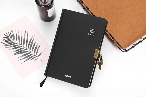 Vista 6 de Ibluelover Cuadernos ejecutivos de tapa dura A5 con cerradura y llave secreta, 365 días, cuaderno de bocetos, dibujo de garabatos, papel marrón
