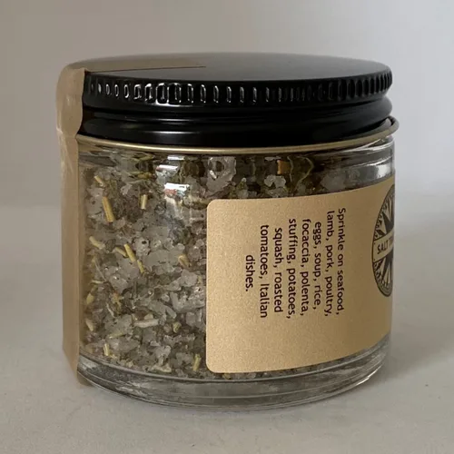 Vista 3 de Salt Traders Sabor Sagemary, sal marina con infusión gourmet – 1.5 oz de peso neto.