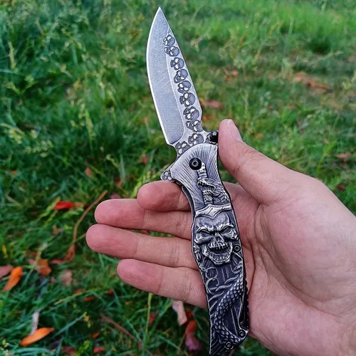 Vista 3 de Navaja de bolsillo de cráneo, cuchillo plegable de bolsillo fresco, cuchillo EDC de calavera en relieve 3D para hombres, festival, regalo de Negro