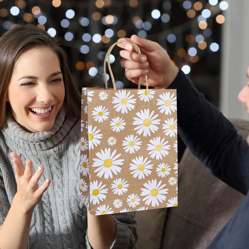 Vista 7 de Whaline Paquete de 12 bolsas de regalo de flores de margarita, bolsas de papel kraft con asas, bolsas de regalo florales para fiesta de primavera