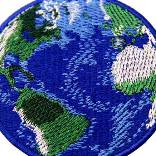 Vista 2 de Parche bordado con diseño de planeta Tierra azul para coser