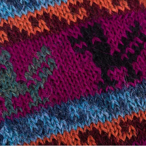 Vista 2 de NOVICA Guantes de alpaca hechos a mano artesanalmente multicolor de Perú, accesorios de lana con estampado "patchwork peruano en magenta", Varios