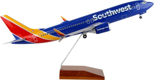 Vista 3 de Daron Skymarks SKR8268 Southwest Airlines SWA Boeing 737-MAX8 1/100 Scale with Wood Stand & Gear, Blue