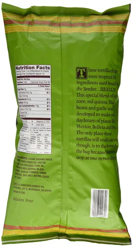 Vista 2 de Trader Joe's Chips de tortilla con infusión de quinua y frijoles negros hechos con maíz blanco molido a piedra, quinua roja y frijoles negros, 12