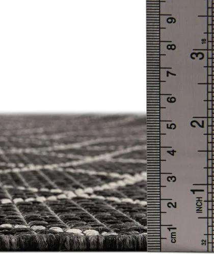 Vista 2 de Unique Loom Outdoor Trellis Collection - Alfombra rectangular de 2 x 3 pies 1 pulgada, color carbón y marfil Carbón / marfil