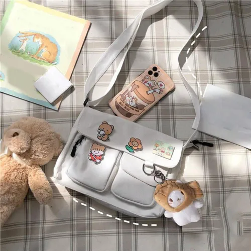 Vista 4 de JQWSVE Bolso cruzado de lona para mujer, bolso de mensajero kawaii, lindo bolso cruzado con alfileres Kawaii y colgante