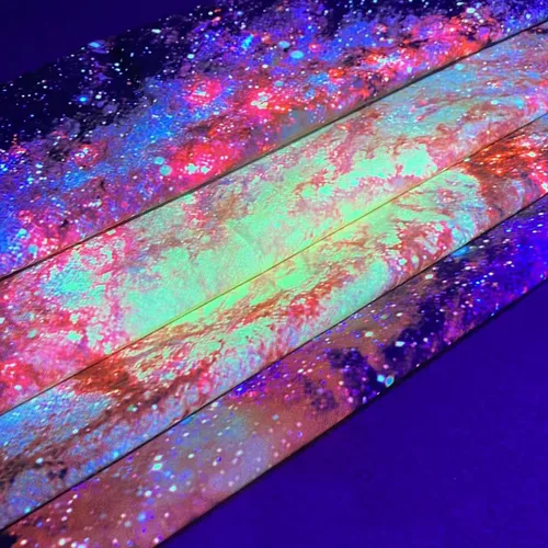 Vista 6 de PSYHILAR Tapiz de luz negra que brilla en la oscuridad UV del universo espacial Galaxy con luz negra para adultos (40 x 30 pulgadas)