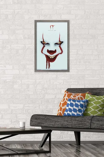 Vista 2 de Trends International IT: Capítulo 2 - Póster de pared de una hoja de sonrisa, 14.6 x 22.4 in, versión enmarcada de madera de granero