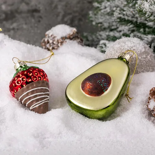 Vista 3 de Adornos de Navidad de cristal, paquete de 2 adornos de aguacate y fresa para árboles de Navidad, adornos de vidrio soplado para colección y regalo
