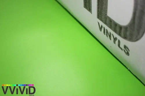 Vista 3 de Rollo de vinilo verde lima mate de 60 pulgadas x 1 pie con liberación de aire 3MIL-VViViD8