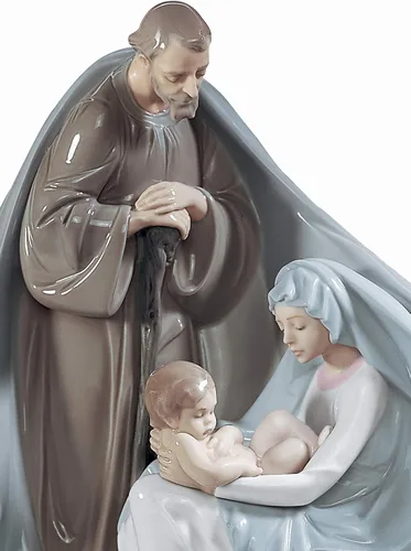 Vista 2 de LLADRÓ Figura decorativa del nacimiento de Jesús en porcelana brillante. Figura decorativa de belén con la Virgen María, San José y el Niño Jesús.