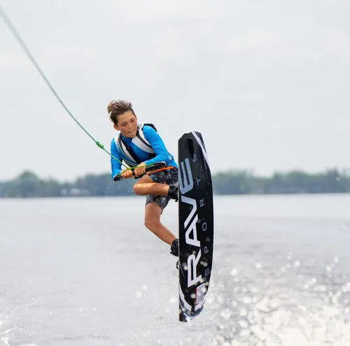 Vista 6 de RAVE Sports Paquete de wakeboard y fijaciones de estilo libre con botas Striker