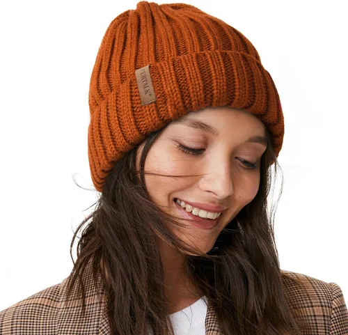 Vista 9 de FURTALK - Gorros de invierno con forro polar para mujer, gorro de punto grueso con calavera, gorro de nieve para mujer Beige
