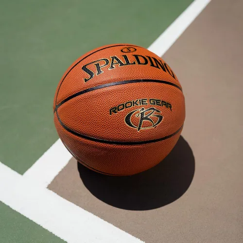 Vista 6 de Spalding Rookie Gear 27.5" Basketball Lighter to Help Develop Technique Designed for Indoor & Outdoor Play
