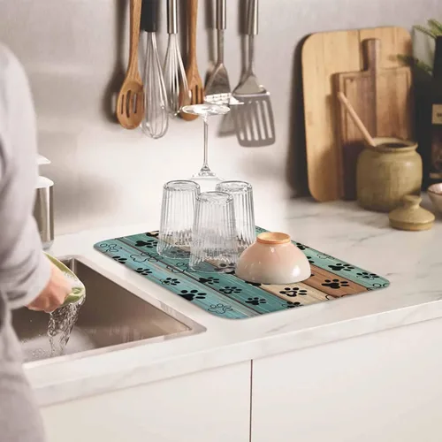 Vista 7 de Tapete de secado de platos con estampado de patas de perro para encimera de cocina, tapete de secado de platos de madera verde azulado, marrón