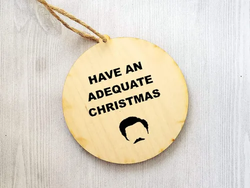 Vista 2 de Divertido regalo para hombre, adorno de madera adecuado, diseño original hecho a mano