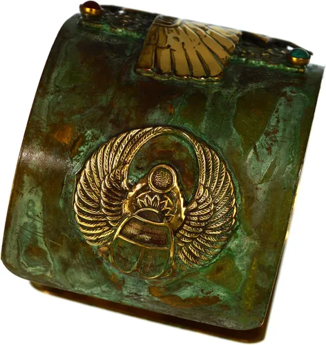 Vista 3 de Elaine Coyne Collectible Artwear Patina Brass - Pulsera ancha con diseño de escarabajo egipcio, cornalina, ónix azul marino, turquesa, Latón