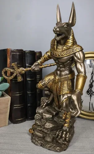 Vista 8 de Ebros Gift Ancient Egyptian Chacal God Anubis con Ankh Staff Spear Standing on Rocky Skulls Heap Figurine in Faux Bronze Gods of Egypt Deity of the