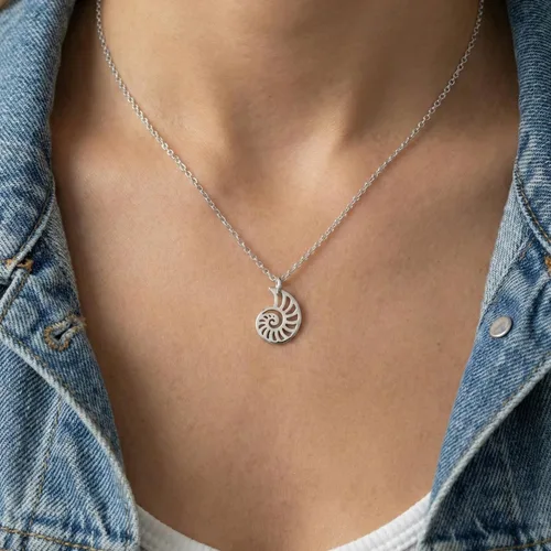 Vista 2 de Collar de plata de ley con corte de concha de Nautilus para mujer