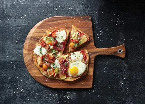 Vista 3 de Tabla Gourmet de madera de acacia de piel para pizza, Pala para pizza
