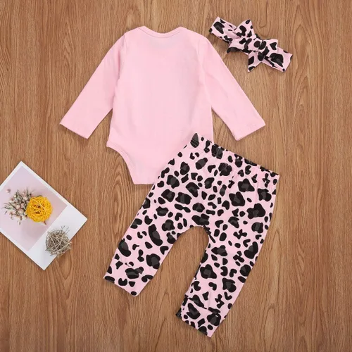 Vista 3 de Conjunto de 3 piezas de algodón con estampado de letras y pantalones cortos de leopardo y diadema de pantalones cortos y diadema