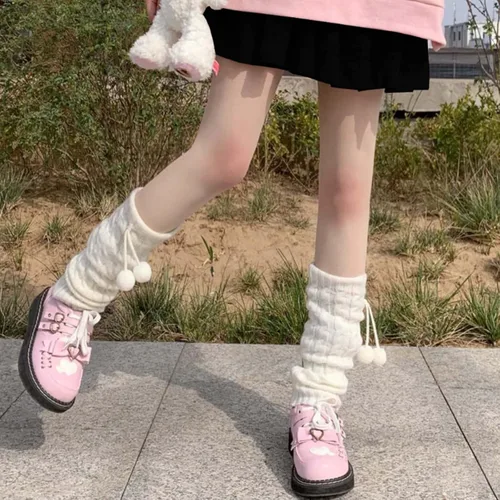 Vista 2 de Lunoakvo Mujeres Niñas Estilo Japonés Kawaii Crochet Lana Bola de Lana Suelta de Punto Calentadores de Pierna Hasta la Rodilla Medias Botas