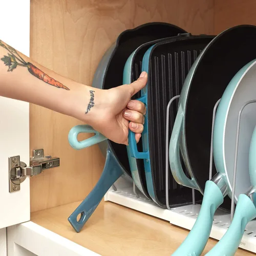 Vista 6 de YouCopia StoreMore Estante para Utensilios de Cocina con Alambres Altos de Acero, Organizador Ajustable para Sartenes y Tapas para Almacenamiento