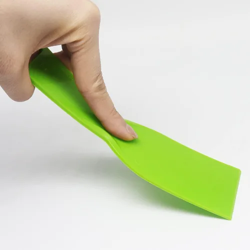 Vista 4 de Cuchillo de masilla de plástico, 3 piezas de herramienta raspadora de 2 pulgadas, cuchillos flexibles para paneles de yeso, calcomanías, papel