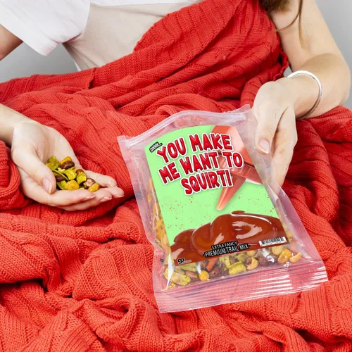 Vista 9 de You Make Me Want to Squirt - Trail Mix - Regalo de broma con temática de ketchup - Regalos para los amantes del ketchup - Regalo para esposos que