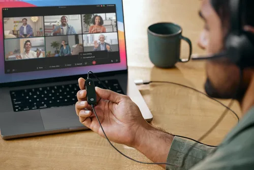 Vista 4 de Cisco Auriculares 321 USB, auriculares con cable en la oreja, controlador Webex con USB-A, negro carbón, garantía de responsabilidad limitada de 2